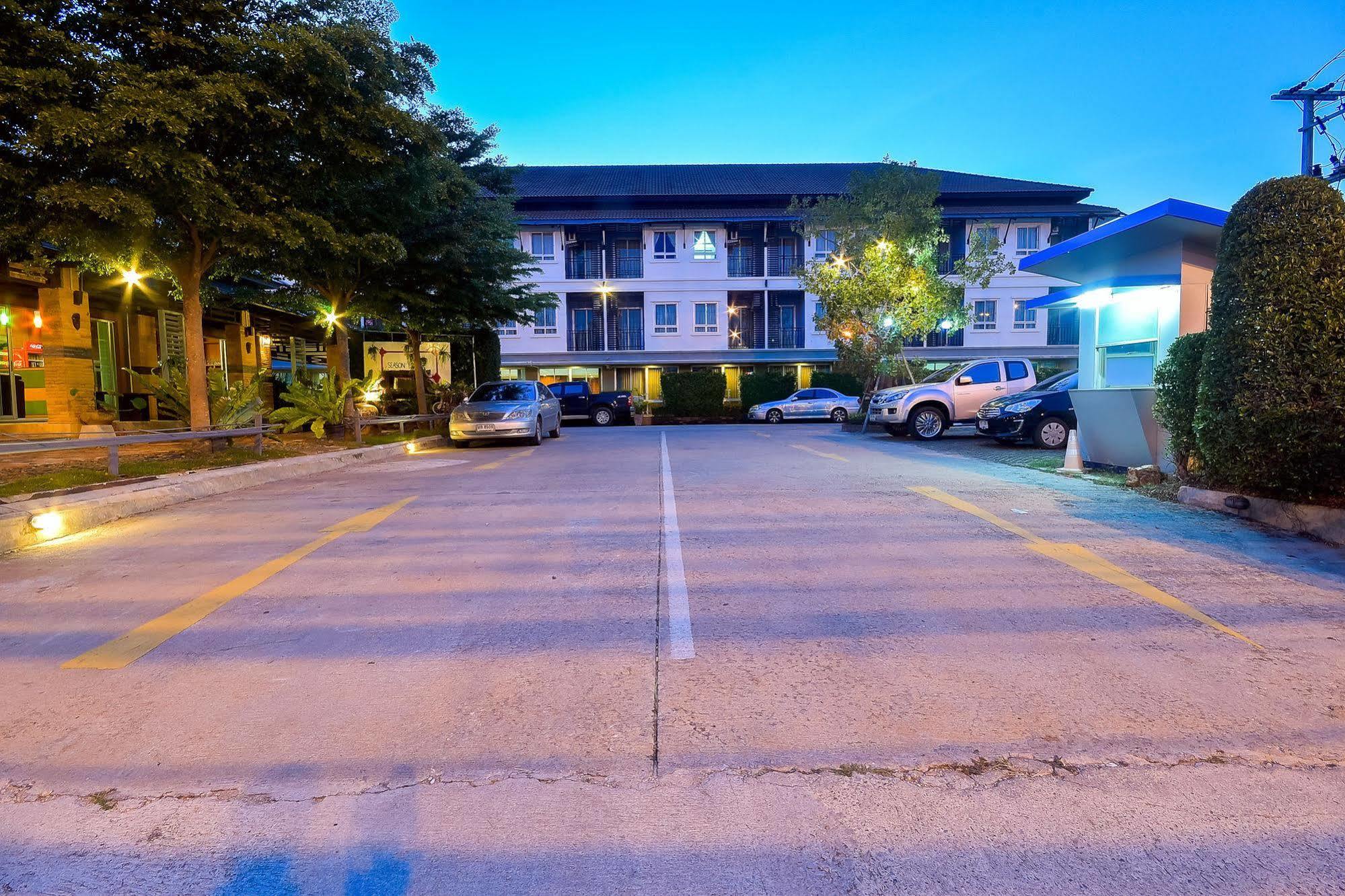 Season Palace Huahin Hotel Cha-Am Exterior photo